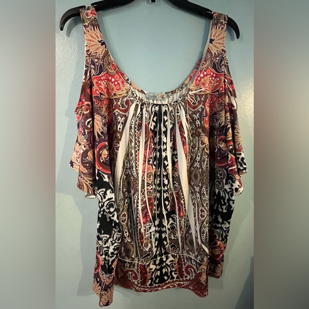 Multicolor Cold Shoulder Top - Picture 7 of 7